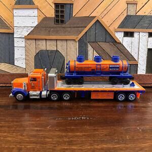 Lionel TMT-18410 Flatbed Toy Truck Hauling Three-Dome Tank‎ Car